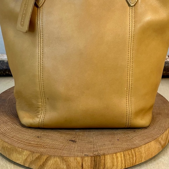 Vintage Coach 9077 Leather Tote – Camel / British Tan - Picture 10 of 16
